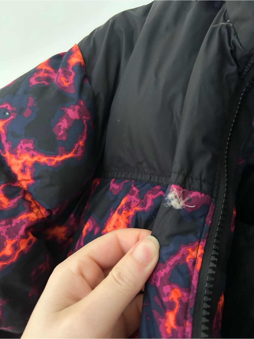 THE NORTH FACE  1996 RETRO PRINTED FIRE lava NUPTSE JACKET men’s medium - hole - Picture 7 of 11